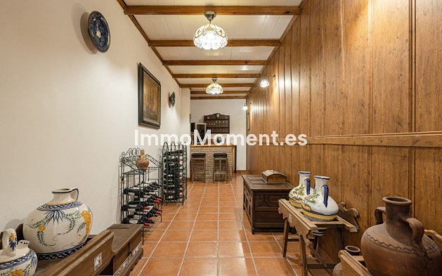 Resale - Villa - El Paraiso - New Golden Mile