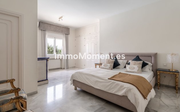 Resale - Villa - El Paraiso - New Golden Mile