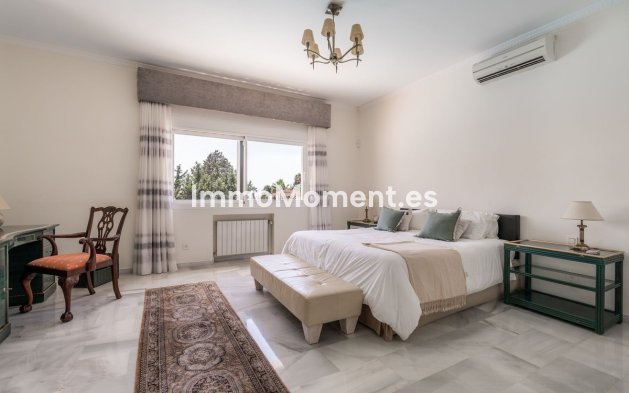 Resale - Villa - El Paraiso - New Golden Mile