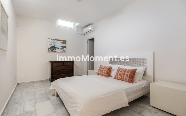 Resale - Villa - El Paraiso - New Golden Mile
