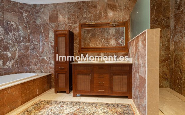 Resale - Villa - El Paraiso - New Golden Mile