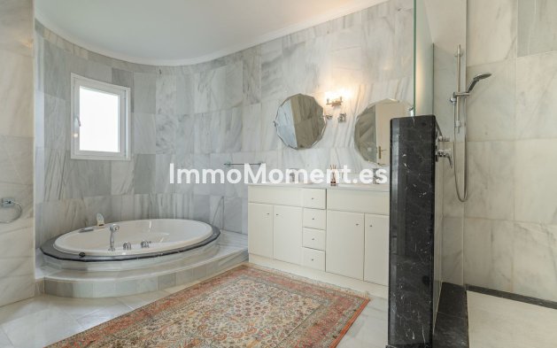 Resale - Villa - El Paraiso - New Golden Mile