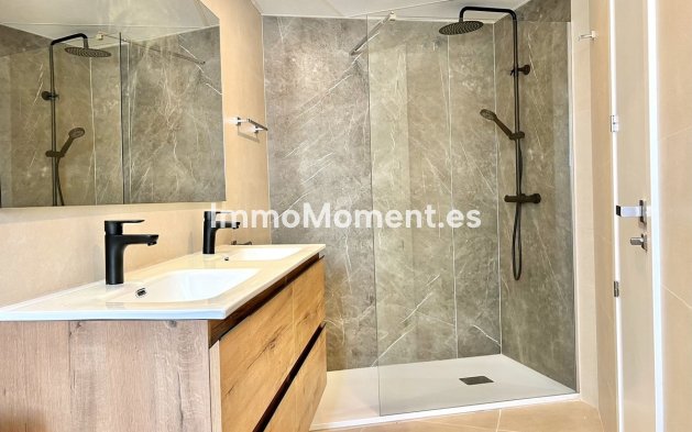 Bestaande woning - Geschakelde woning - Estepona  - Estepona Centro