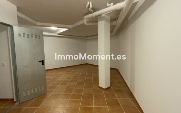 Bestaande woning - Geschakelde woning - Estepona  - Estepona Centro