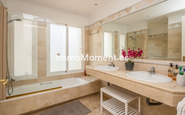 Resale - Apartment - Marbella - Elviria