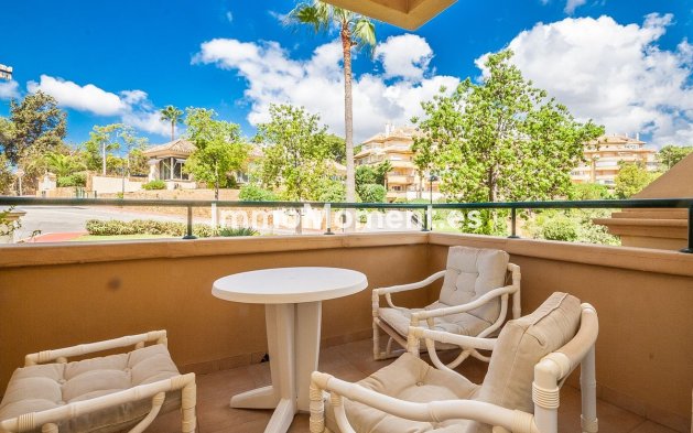 Resale - Apartment - Marbella - Elviria