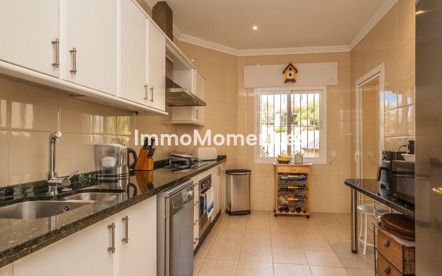 Resale - Apartment - Marbella - Elviria