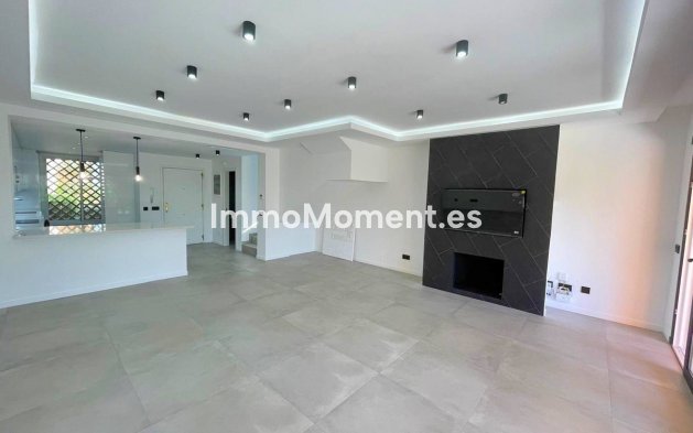 Resale - Townhouse - El Paraiso - New Golden Mile