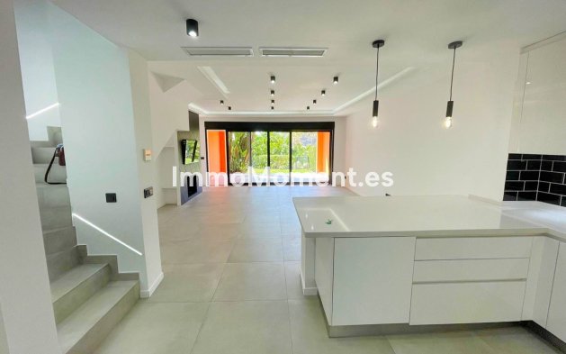 Resale - Townhouse - El Paraiso - New Golden Mile
