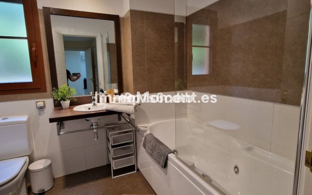 Resale - Apartment - Benahavís - Benahavís Centro