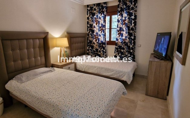 Resale - Apartment - Benahavís - Benahavís Centro