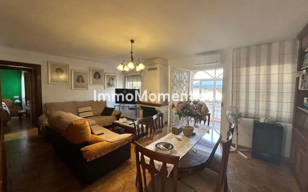 Wiederverkauf - Villa -   Inländisch - Churriana