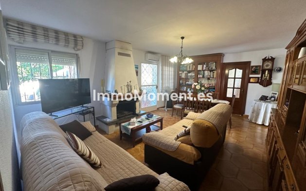 Wiederverkauf - Villa -   Inländisch - Churriana