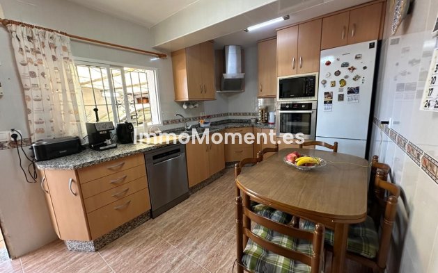 Wiederverkauf - Villa -   Inländisch - Churriana