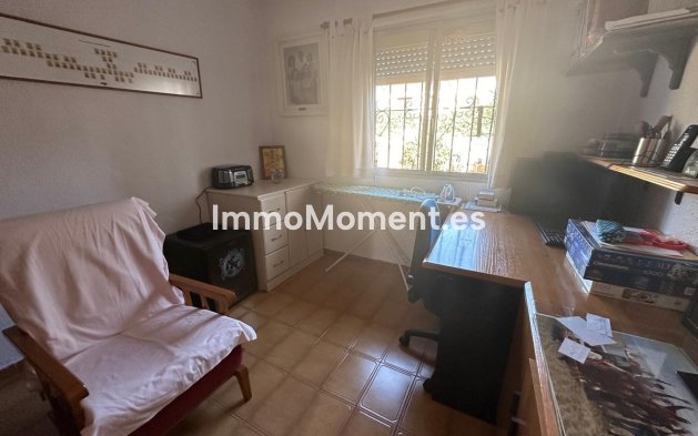 Wiederverkauf - Villa -   Inländisch - Churriana