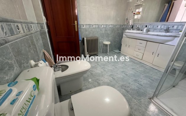 Wiederverkauf - Villa -   Inländisch - Churriana