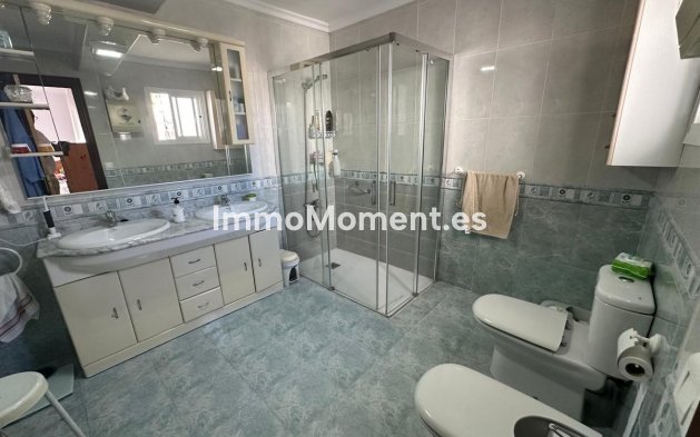 Wiederverkauf - Villa -   Inländisch - Churriana