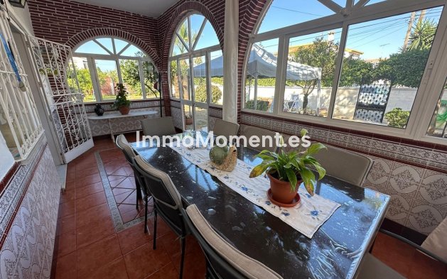 Wiederverkauf - Villa -   Inländisch - Churriana