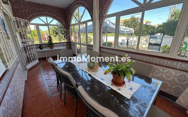 Wiederverkauf - Villa -   Inländisch - Churriana