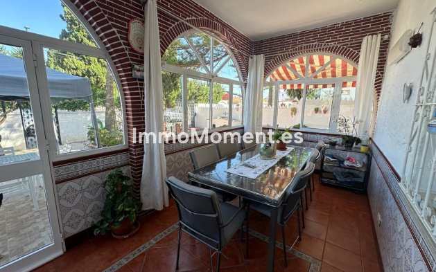 Wiederverkauf - Villa -   Inländisch - Churriana