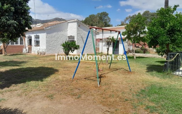 Wiederverkauf - Villa -   Inländisch - Churriana