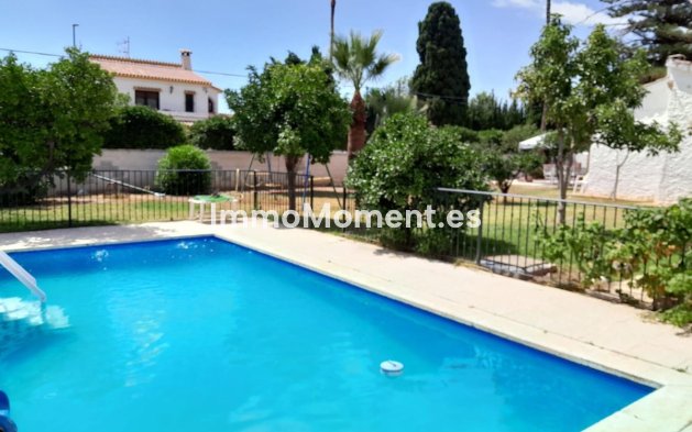 Wiederverkauf - Villa -   Inländisch - Churriana