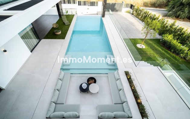 Resale - Villa - El Paraiso - New Golden Mile