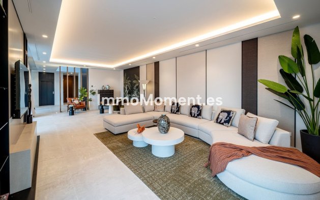 Resale - Villa - El Paraiso - New Golden Mile