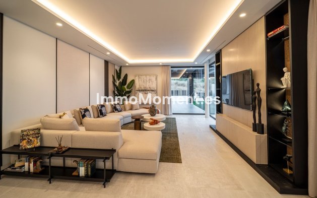 Resale - Villa - El Paraiso - New Golden Mile