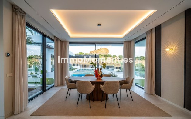 Resale - Villa - El Paraiso - New Golden Mile