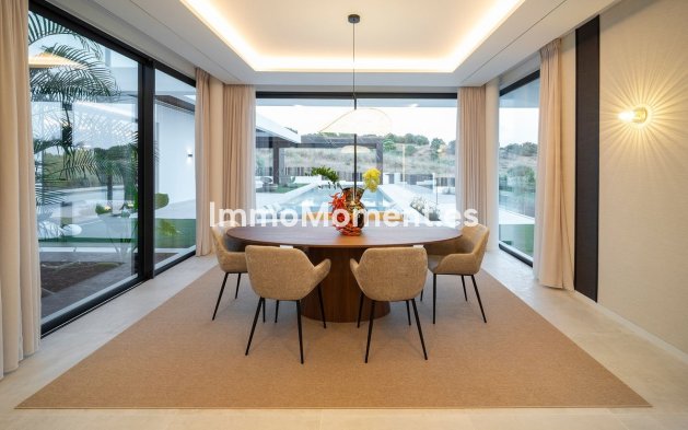 Resale - Villa - El Paraiso - New Golden Mile