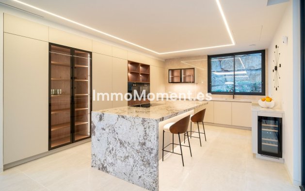 Resale - Villa - El Paraiso - New Golden Mile