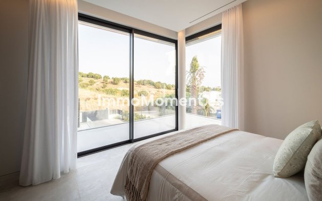 Resale - Villa - El Paraiso - New Golden Mile