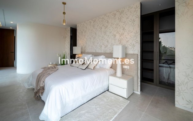 Resale - Villa - El Paraiso - New Golden Mile