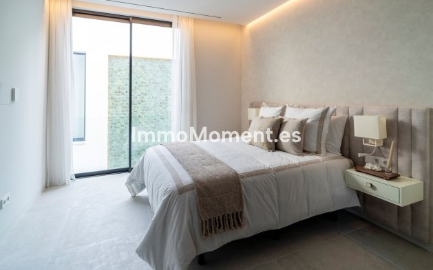 Resale - Villa - El Paraiso - New Golden Mile