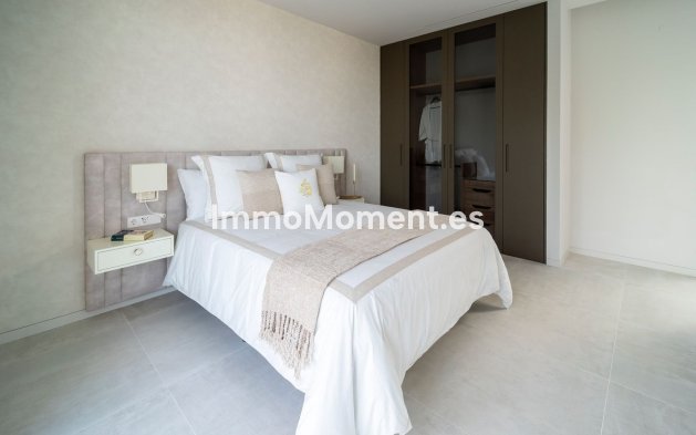 Resale - Villa - El Paraiso - New Golden Mile