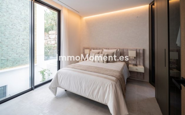 Resale - Villa - El Paraiso - New Golden Mile