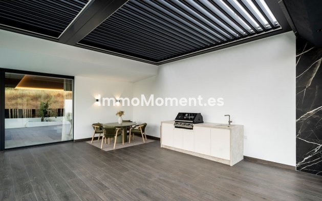 Resale - Villa - El Paraiso - New Golden Mile