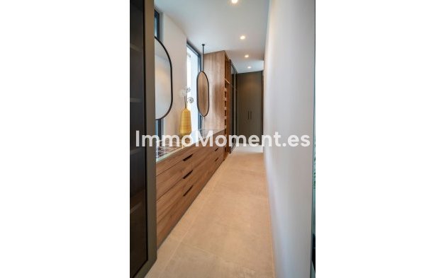 Resale - Villa - El Paraiso - New Golden Mile