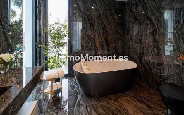 Resale - Villa - El Paraiso - New Golden Mile