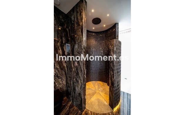 Resale - Villa - El Paraiso - New Golden Mile