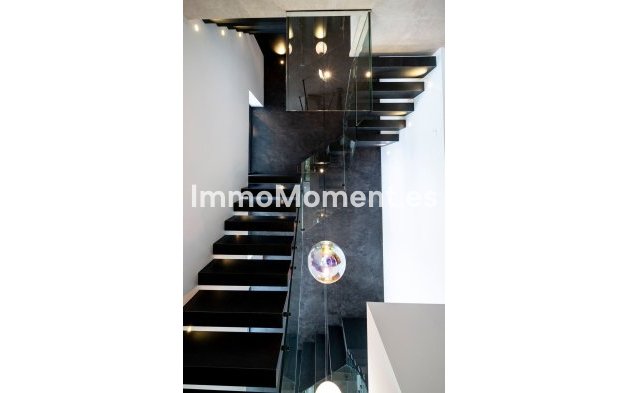 Resale - Villa - El Paraiso - New Golden Mile