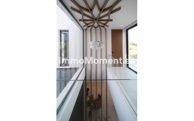 Resale - Villa - El Paraiso - New Golden Mile