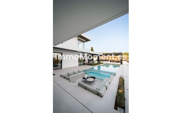 Resale - Villa - El Paraiso - New Golden Mile