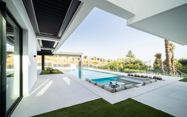Resale - Villa - El Paraiso - New Golden Mile