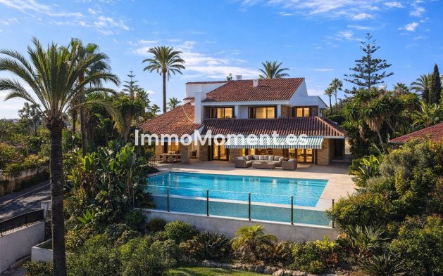 Resale - Villa - Marbella - Puerto Banús