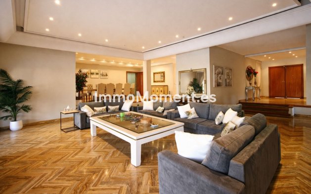 Resale - Villa - Marbella - Puerto Banús