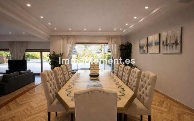Resale - Villa - Marbella - Puerto Banús