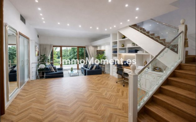 Resale - Villa - Marbella - Puerto Banús