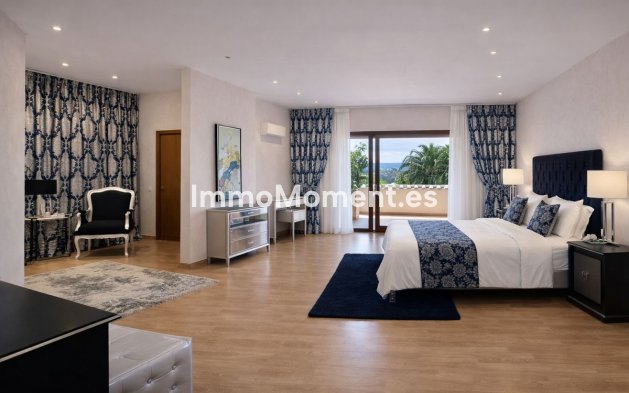 Resale - Villa - Marbella - Puerto Banús